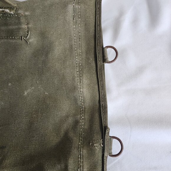 Vintage Army surplus green canvas backpack - Picture 10 of 13